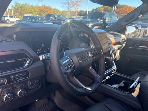 New 2026 GMC Yukon Denali w/ Denali Reserve Package image 13