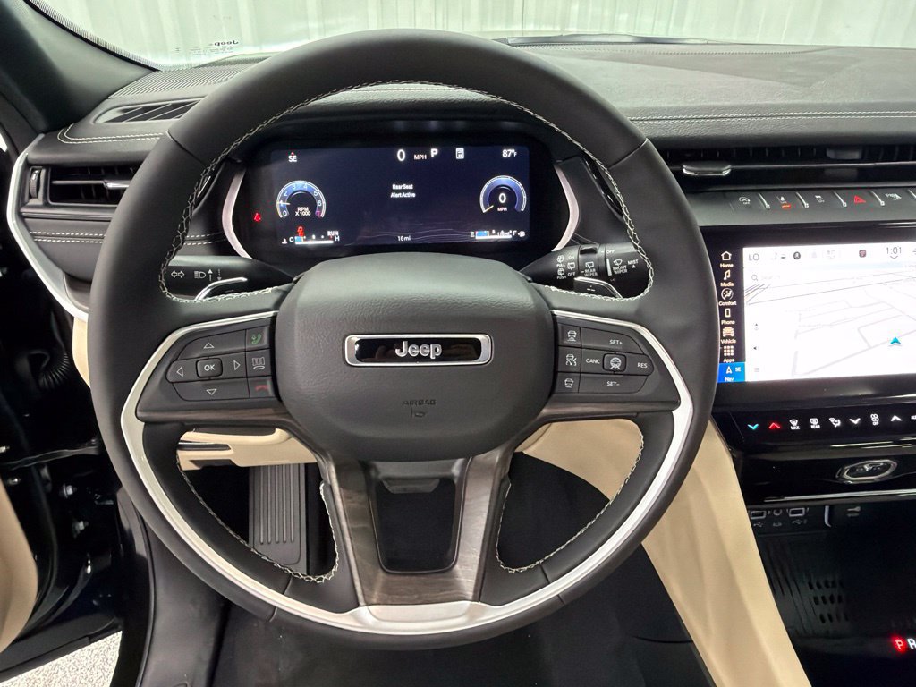 New 2027 Jeep Grand Cherokee Limited RWD image 18