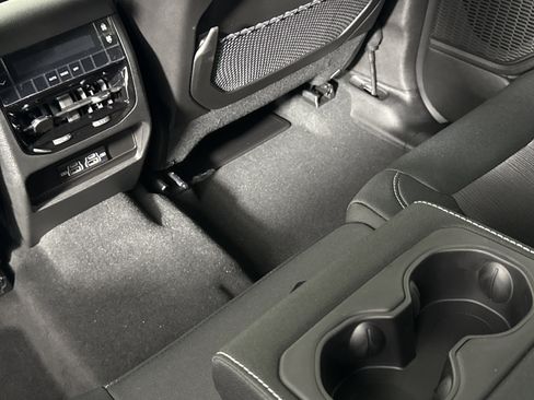 New 2025 Jeep Grand Cherokee L Laredo image 18