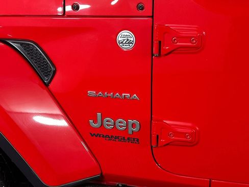 Used 2019 Jeep Wrangler Unlimited Sahara image 29