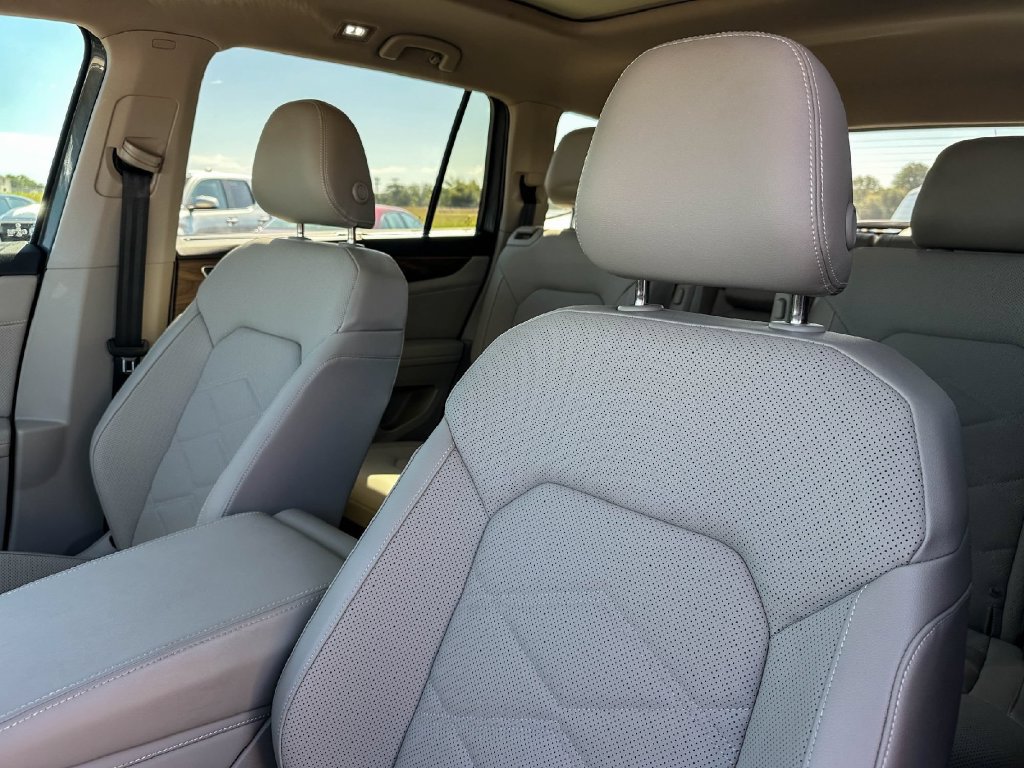 Used 2024 Volkswagen Atlas SE w/ Panoramic Sunroof Package FWD image 14
