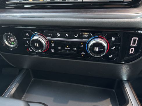 Certified 2024 GMC Sierra 1500 SLT image 17