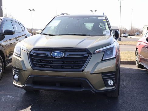 Used 2022 Subaru Forester Limited image 9