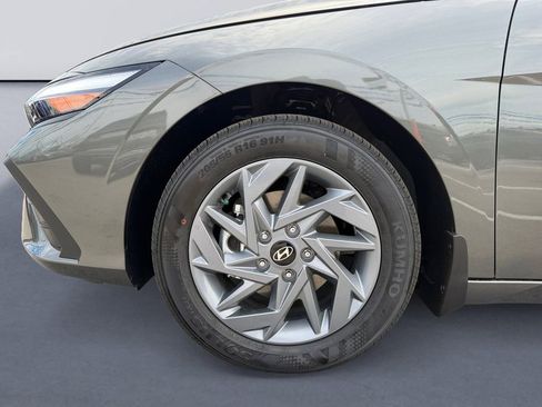New 2026 Hyundai Elantra Hybrid FWD image 9