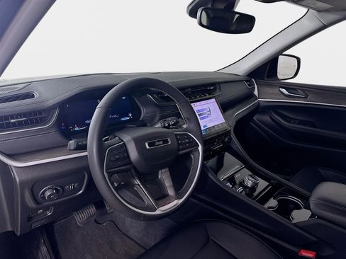 Used 2023 Jeep Grand Cherokee Limited image 10