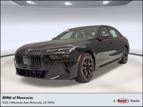 New 2026 BMW 750e xDrive w/ Premium Package AWD/4WD image 1