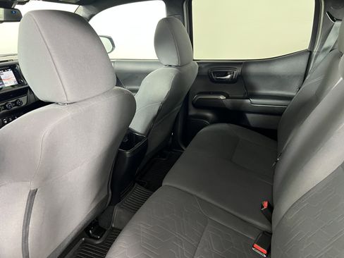 Used 2018 Toyota Tacoma TRD Off-Road image 18