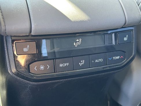 Used 2023 Toyota Highlander Platinum image 25