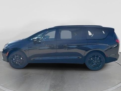 New 2026 Chrysler Pacifica Select w/ S Appearance Package image 7