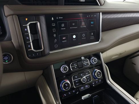 Used 2023 GMC Yukon Denali w/ Advanced Technology Package image 27