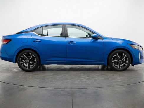 Used 2025 Nissan Sentra SV FWD image 11