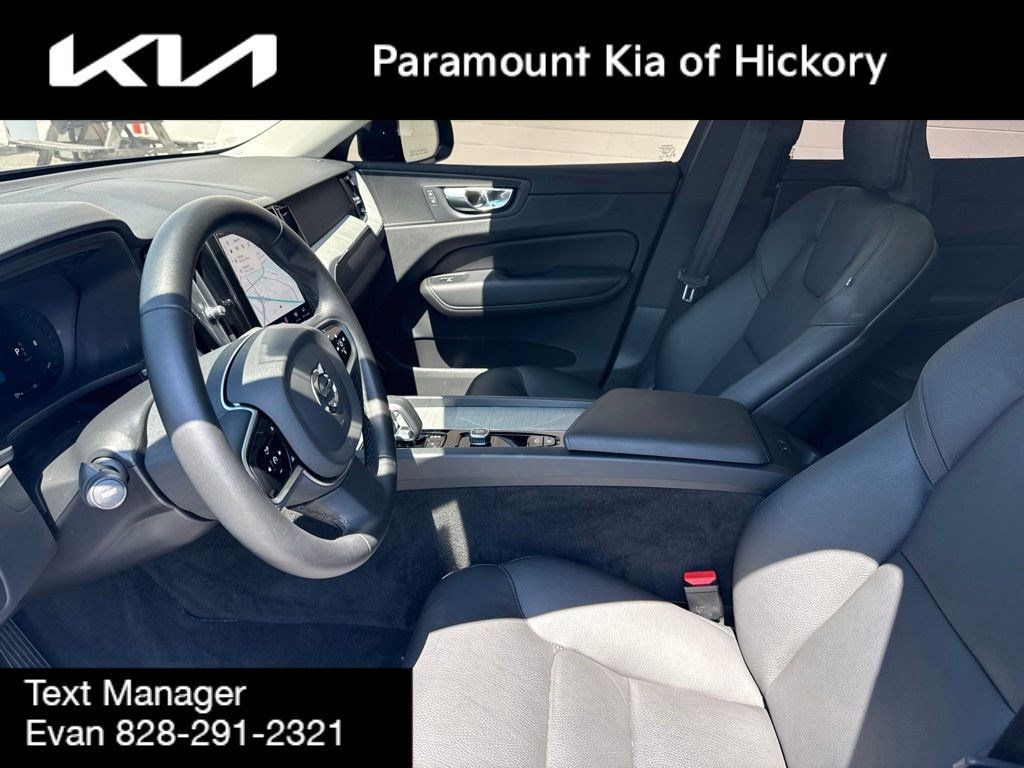 Used 2025 Volvo XC60 B5 Plus AWD/4WD image 21