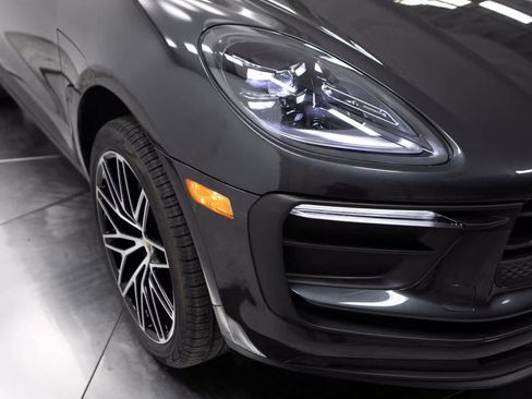 Certified 2025 Porsche Macan image 12