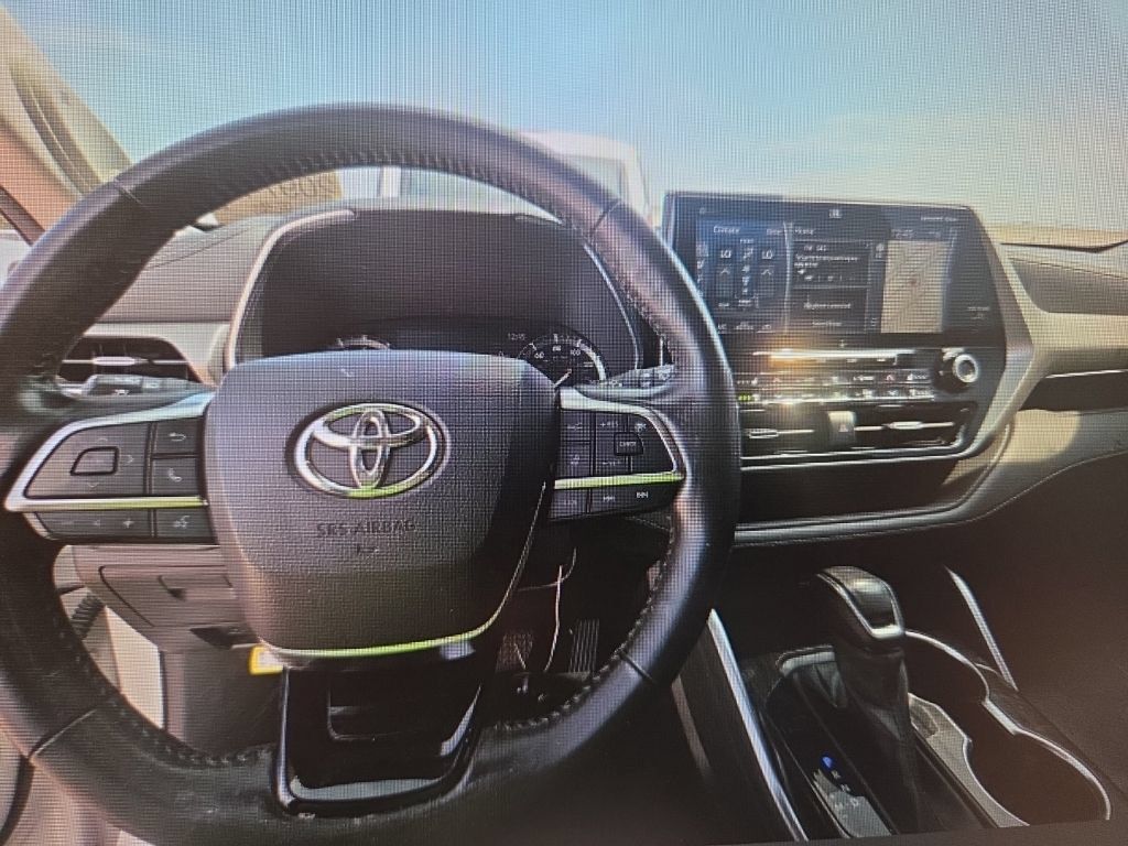 Used 2021 Toyota Highlander Platinum AWD/4WD image 12