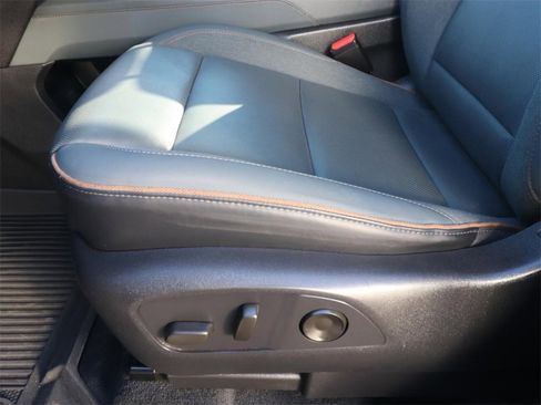 Used 2024 GMC Acadia AT4 w/ Luxury Package image 16