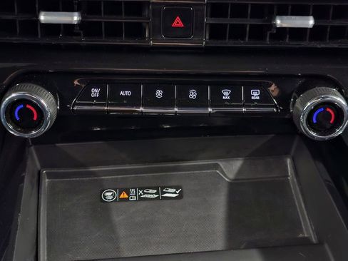Used 2025 Chevrolet Tahoe LT AWD/4WD image 18
