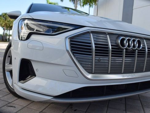 Used 2019 Audi e-tron Prestige w/ Prestige Package AWD/4WD image 11
