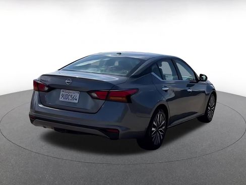 Used 2025 Nissan Altima 2.5 SV FWD image 14