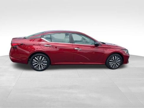 Used 2025 Nissan Altima 2.5 SV FWD image 8