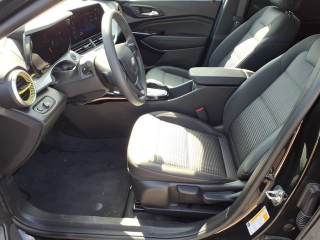 Used 2026 Chevrolet Trax LT FWD image 9