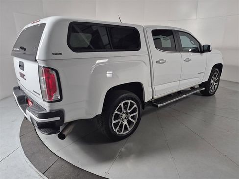 Used 2018 GMC Canyon Denali image 4