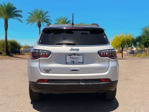 Used 2025 Jeep Compass Limited AWD/4WD image 4