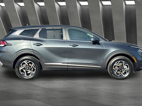 Used 2024 Kia Sportage LX image 3