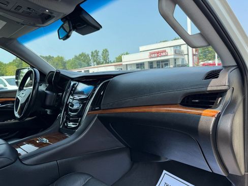Used 2015 Cadillac Escalade Premium AWD/4WD image 21