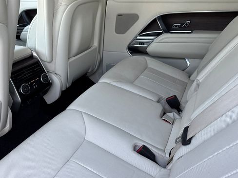 Used 2023 Land Rover Range Rover Long Wheelbase SE image 12