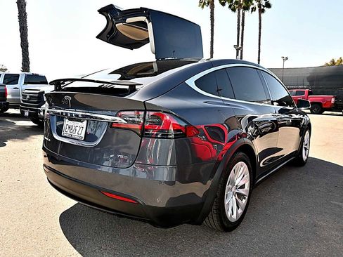 Used 2017 Tesla Model X 75D AWD/4WD image 6