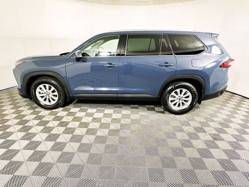 Used 2024 Toyota Grand Highlander Limited image 6