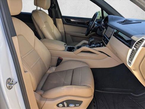 Used 2019 Porsche Cayenne image 23