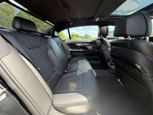 Used 2022 BMW 750i xDrive w/ M Sport Package AWD/4WD image 33