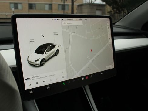 Used 2021 Tesla Model Y Long Range AWD/4WD image 22