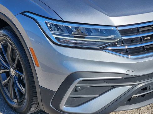 Used 2024 Volkswagen Tiguan SE image 9