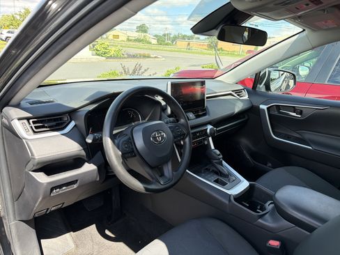 Used 2023 Toyota RAV4 XLE AWD/4WD image 8