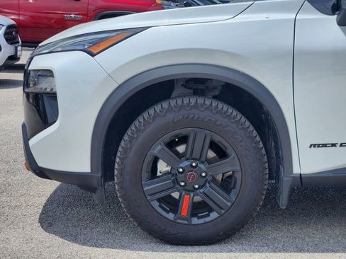 Used 2025 Nissan Rogue SV AWD/4WD image 5