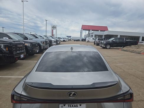 Used 2023 Lexus IS 350 F Sport RWD image 12