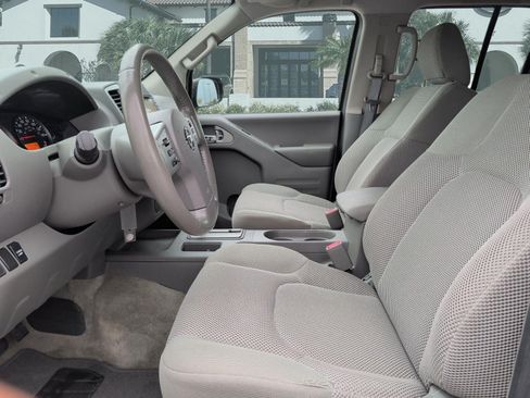 Used 2017 Nissan Frontier SV w/ SV Value Truck Package RWD image 11