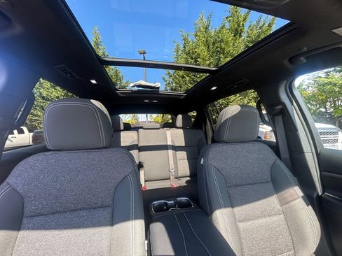 Used 2025 Chevrolet Traverse LT w/ Sun and Wheel Package AWD/4WD image 27