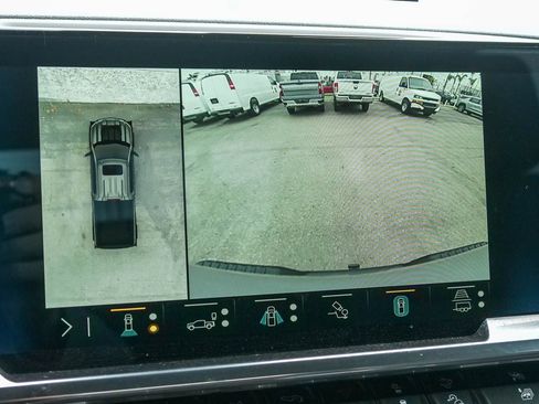 Used 2023 Chevrolet Silverado 1500 LT Trail Boss w/ Convenience Package II AWD/4WD image 23