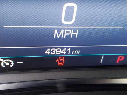 Used 2024 GMC Terrain SLE image 25