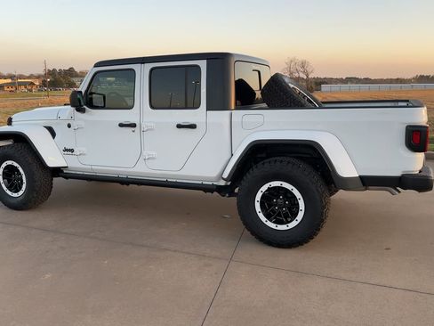 New 2025 Jeep Gladiator Sport image 5