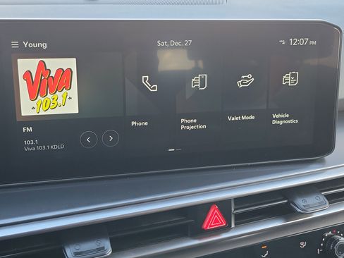 Used 2024 Kia Sorento LX image 12