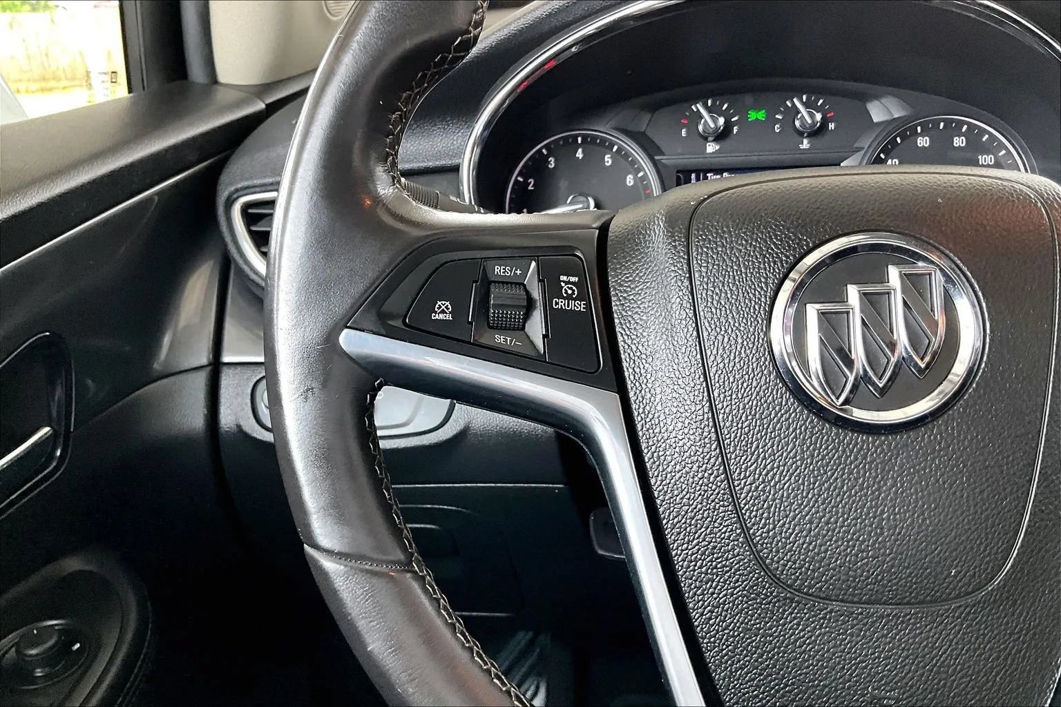 Used 2022 Buick Encore Preferred w/ Safety Package FWD image 10
