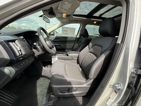New 2025 Nissan Pathfinder SV image 11