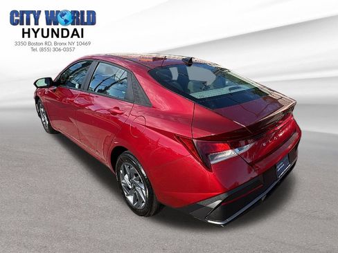 Used 2024 Hyundai Elantra SEL FWD image 3