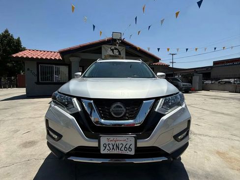 Used 2019 Nissan Rogue SV w/ Premium Package image 2