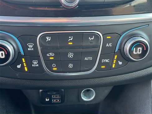 Used 2023 Chevrolet Traverse LT w/ LT Premium Package image 21