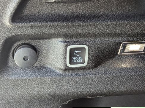 Used 2023 Jeep Grand Cherokee L Laredo image 17